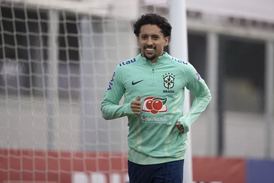 Seleção Brasileira faz treinamento com todos os aletas no gramado