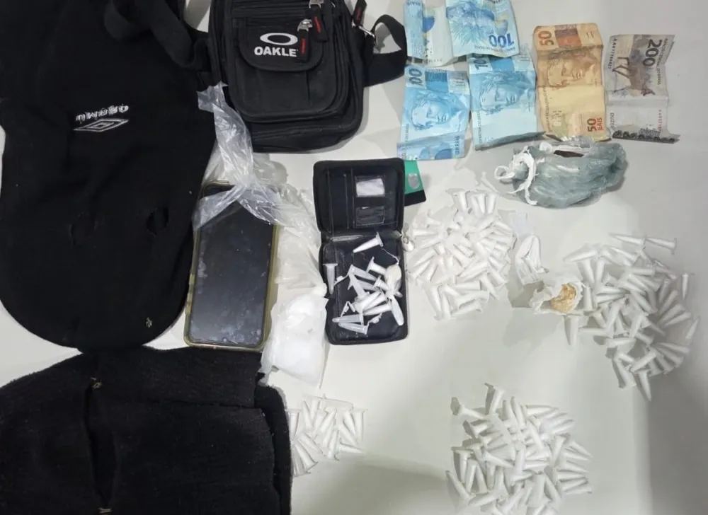 Dois homens são presos em flagrante por tráfico de drogas em Itororó