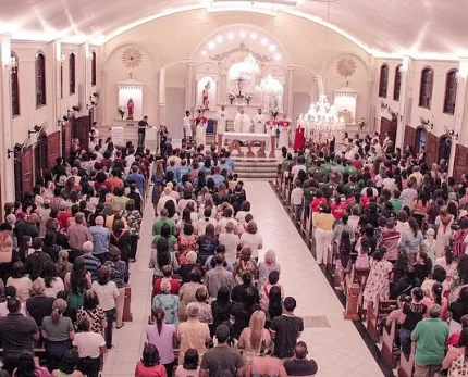 8ª Noite da Novena ao Bom Jesus reúne fiéis em Brumado com celebração presidida por Dom Carvalho