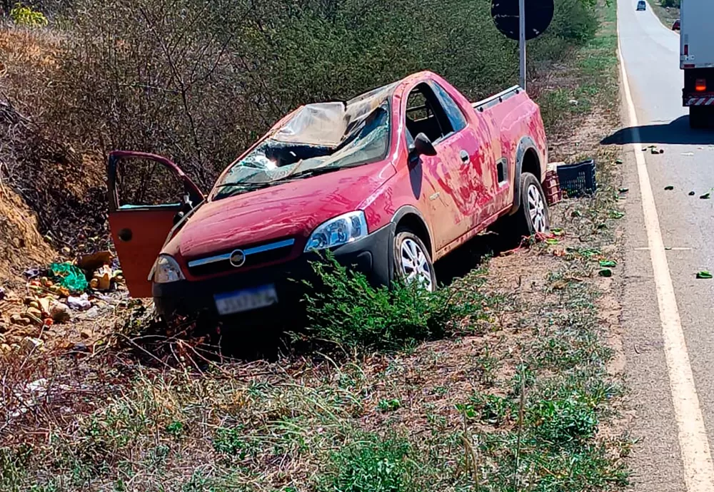 Acidente na BA-152 em Livramento de Nossa Senhora deixa família ferida