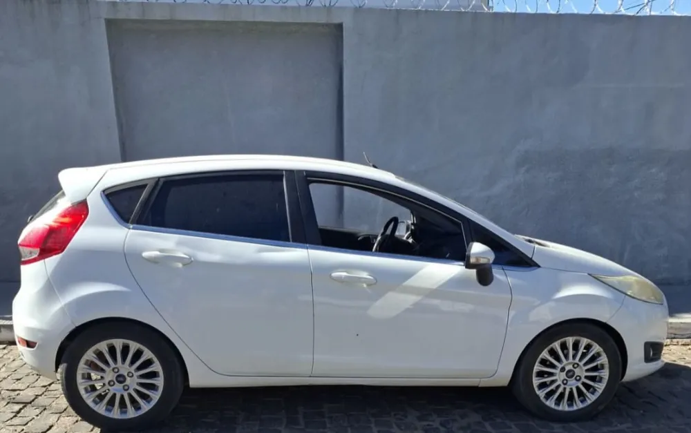 Polícia Rodoviária Estadual recupera Ford Fiesta com restrição de furto em Brumado