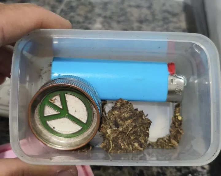 CIPRv/Brumado apreende entorpecente durante abordagem na BA-142, em Tanhaçu