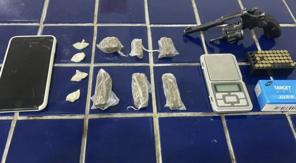 RONDESP Sudoeste apreende arma, drogas e motocicleta com indícios de adulteração em Brumado