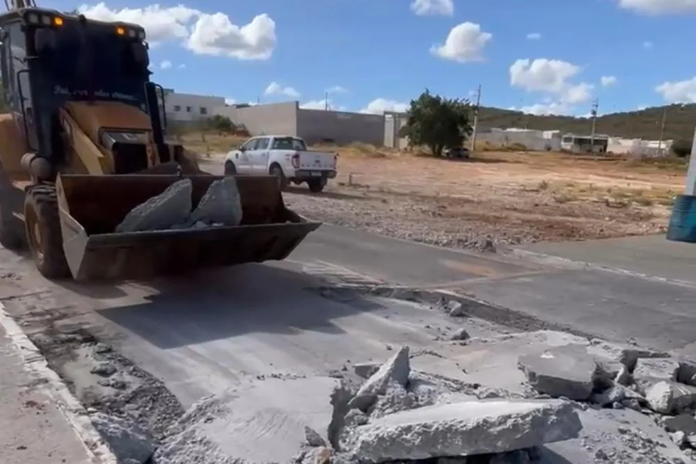 Prefeitura de Brumado remove quebra-molas na Avenida Lindolfo Azevedo Brito após reclamações