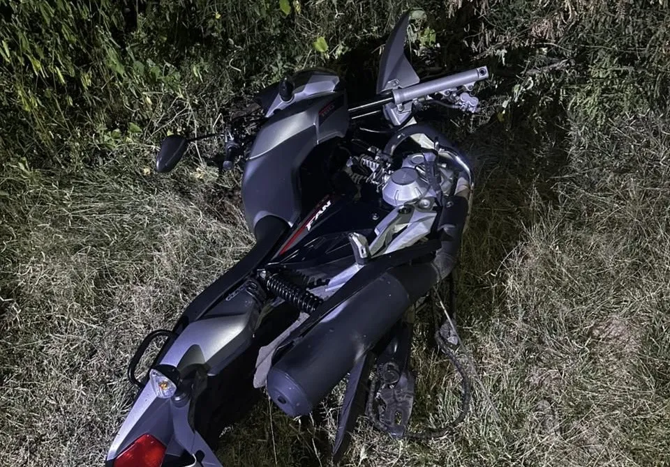 24º BPM localiza motocicleta furtada e abandona em área de vegetação em Brumado