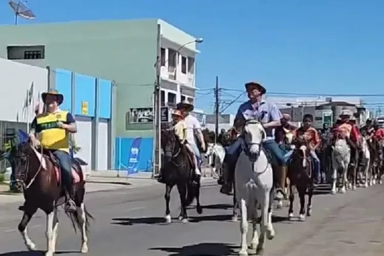 Família Bonfim inicia Tradição com a Primeira Cavalgada do Bom Jesus em Brumado