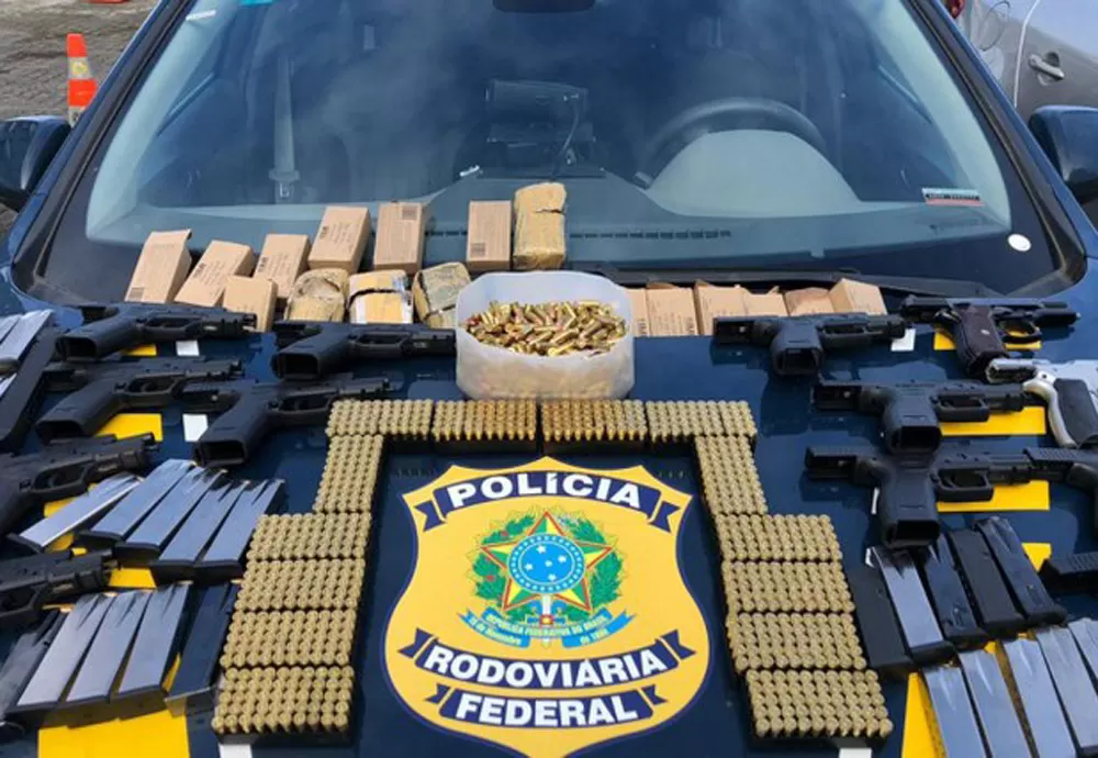 Operações da PRF resultam em quantidade expressiva de armas de fogo retiradas de circulação e mais de 75.000 munições apreendidas nas rodovias federais da Bahia em 2022