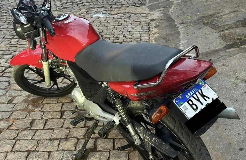 Polícia Militar apreende motocicleta com descarga adulterada e placa irregular em Brumado