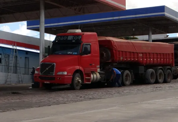 Subsídio de R$ 2,12 ao diesel deve ser mantido por 30 dias