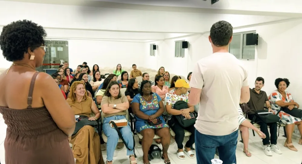Prefeitura de Brumado apresenta avanços da educação durante reunião com diretores da rede municipal