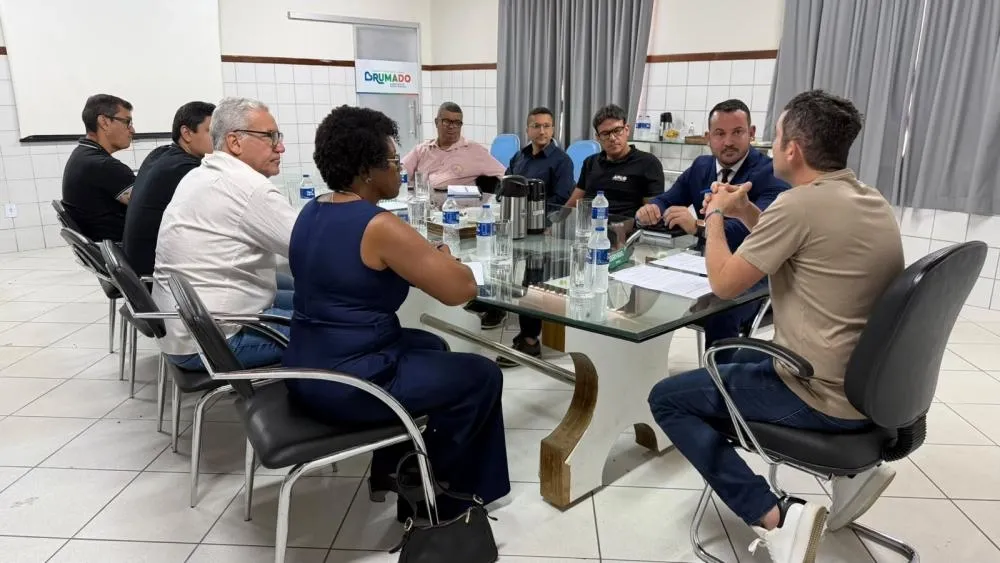 Fabrício Abrantes confirma pagamento de reajuste dos servidores e rateio do Fundeb aos servidores da educação em Brumado