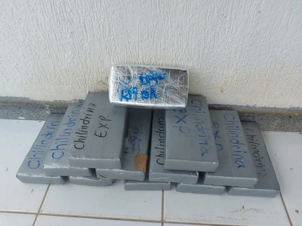 Polícia Rodoviária apreende mala com tabletes de drogas em ônibus interestadual