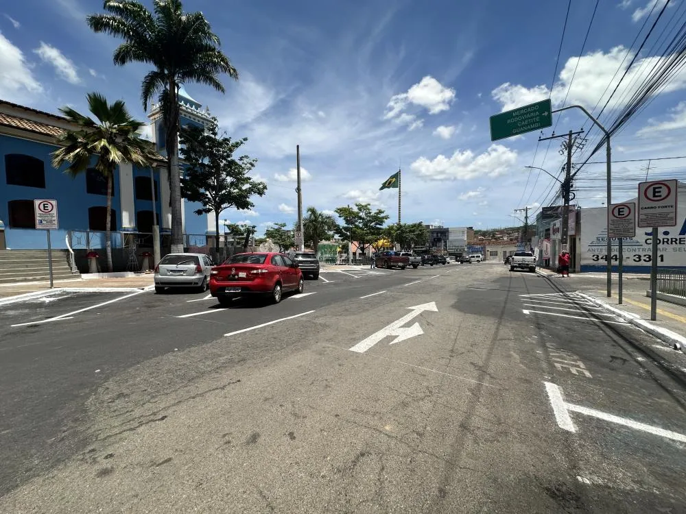 Prefeitura de Brumado reforça sinalização viária no centro comercial da cidade