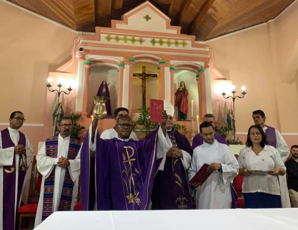 Padre Cleonidio Alves Silva toma posse como Pároco da Paróquia Nossa Senhoras das Dores Candiba