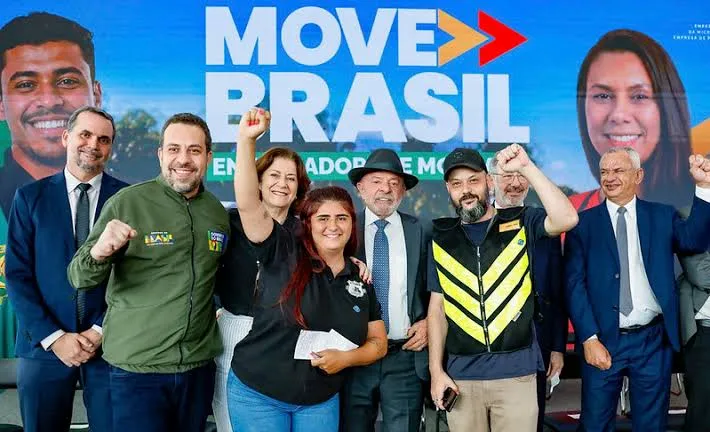 Governo lança linha de crédito para entregadores financiarem motos e bicicletas elétricas no Move Brasil