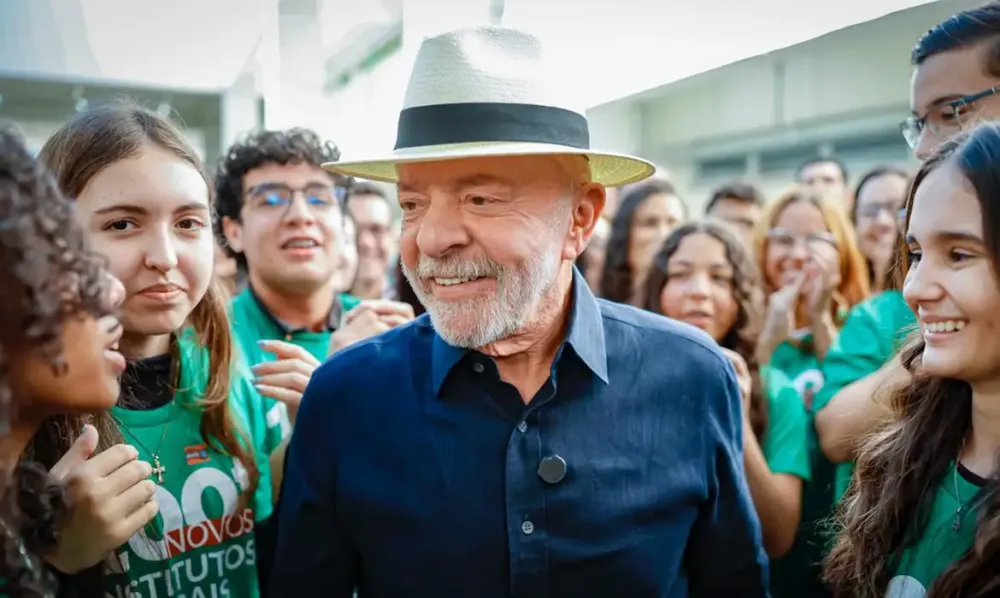 ‘Quem tinha que aumentar a taxa seríamos nós’, diz Lula sobre EUA