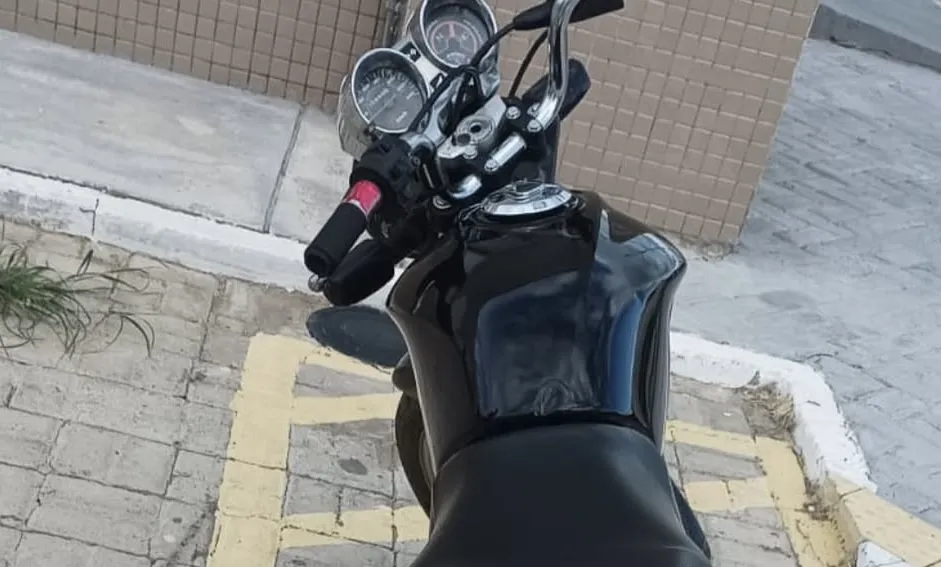 Polícia recupera motocicleta com restrição de furto/roubo em Dom Basílio