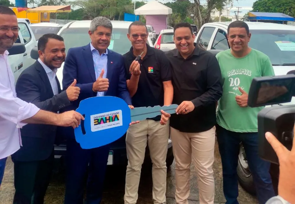 Jerônimo Rodrigues entrega veículo para o SETAF de Brumado e 20 municípios do Sertão Produtivo serão atendidos pelo Bahia Sem Fome