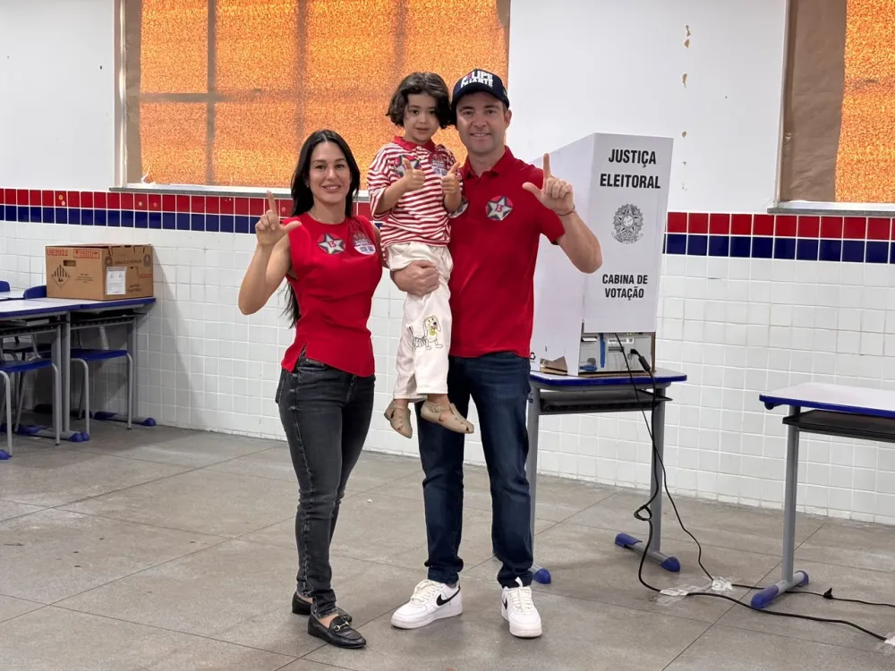 Fabrício e Abiara votam em Brumado com confiança na vitória dos seus candidatos