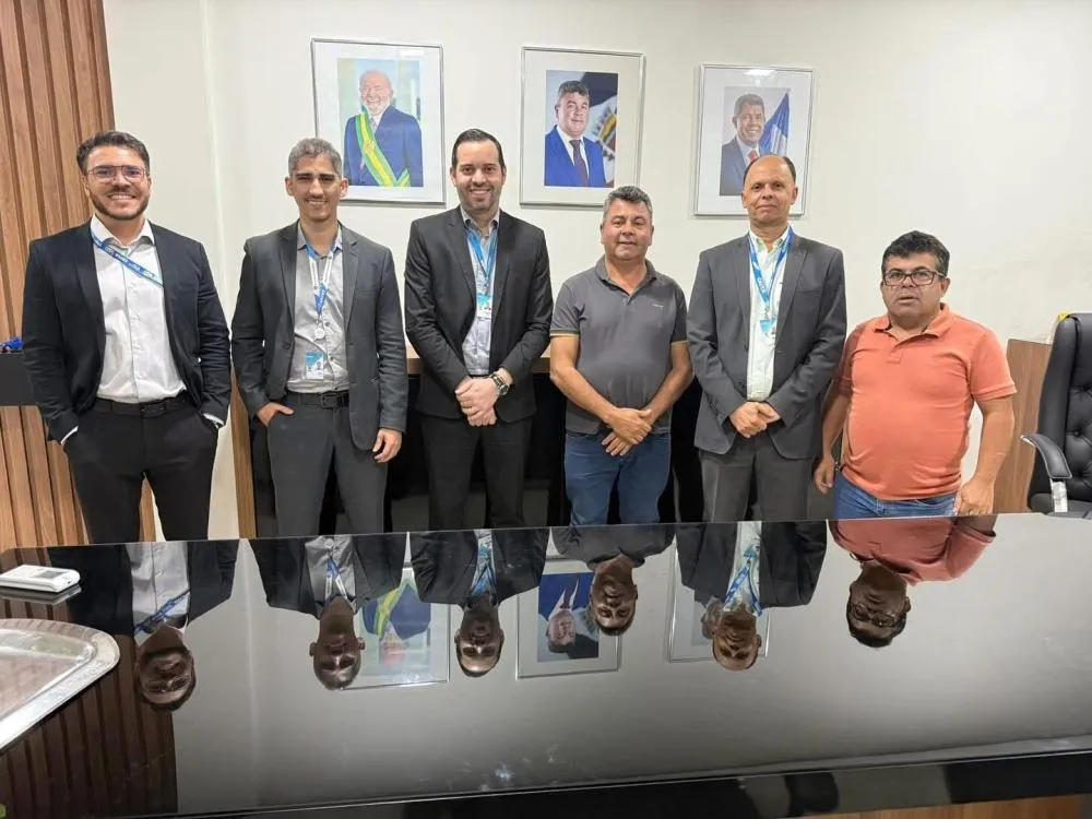 Prefeito de Barra da Estiva se reúne com representantes da Caixa para discutir parcerias e investimentos
