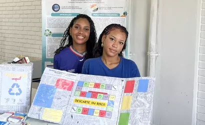 Jovens cientistas utilizam caixas e bulas de remédios para criar jogo educativo