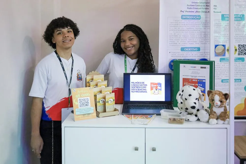 Boquira: Estudantes baianos desenvolvem Whey Protein para cães e gatos