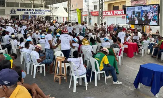 Tanhaçu realiza 1º Festival Municipal de Reisado com participação de 22 grupos