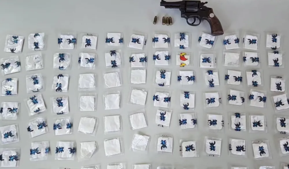CIPE Semiárido apreende cocaína, arma de fogo e recupera motocicleta roubada em Oliveira dos Brejinhos