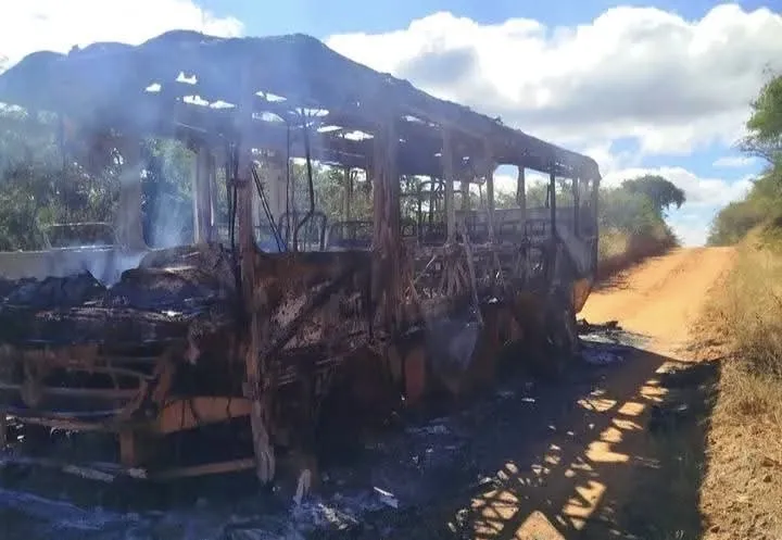 Ônibus escolar pega fogo na zona rural de Rio do Antônio e alunos escapam sem ferimentos