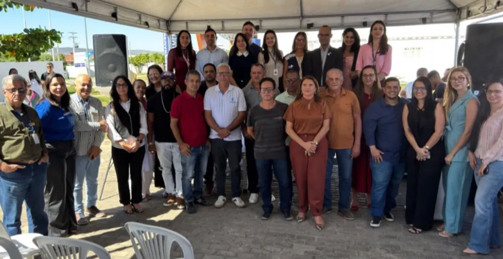 Prefeito Fabrício Abrantes e equipe recepcionam a Carreta Mais Especialistas em Brumado