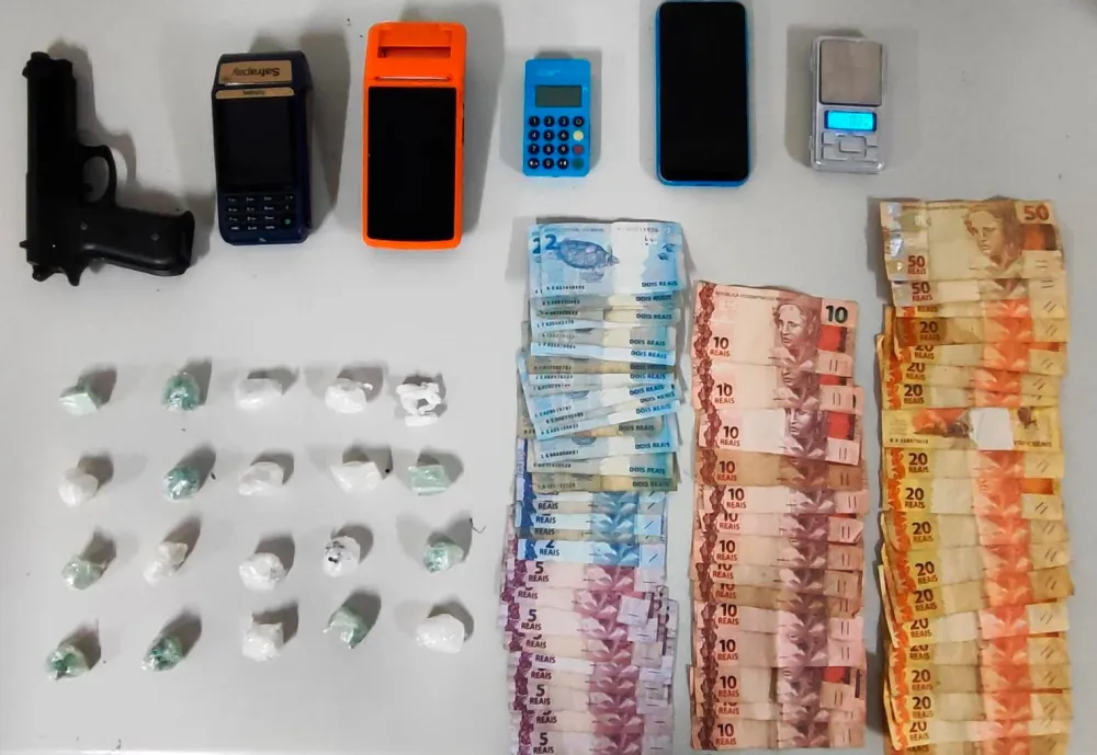 Polícia Militar apreende cocaína e prende homem na Praça do Feijão, em Guanambi