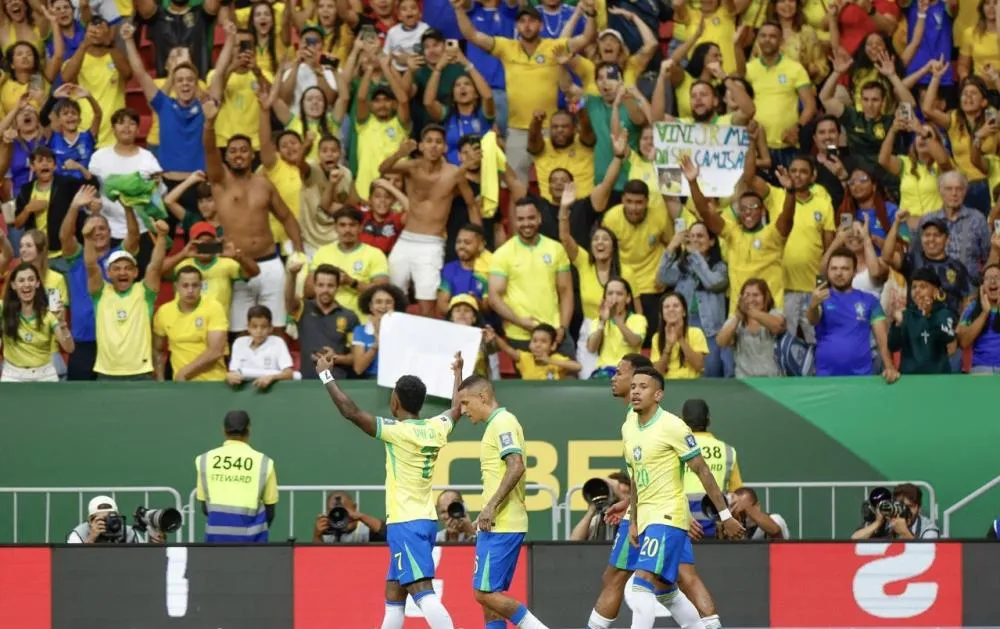 Brasil vence a Colômbia por 2 a 1 e assume o 2° lugar nas Eliminatórias