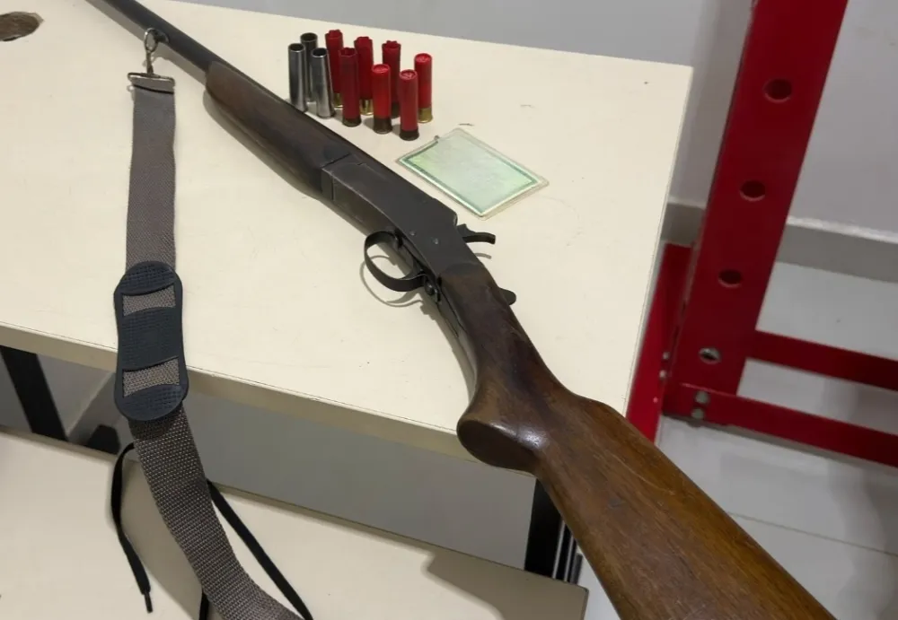 Homem é preso após denúncia de disparos de arma de fogo e desacato a policiais em Encruzilhada