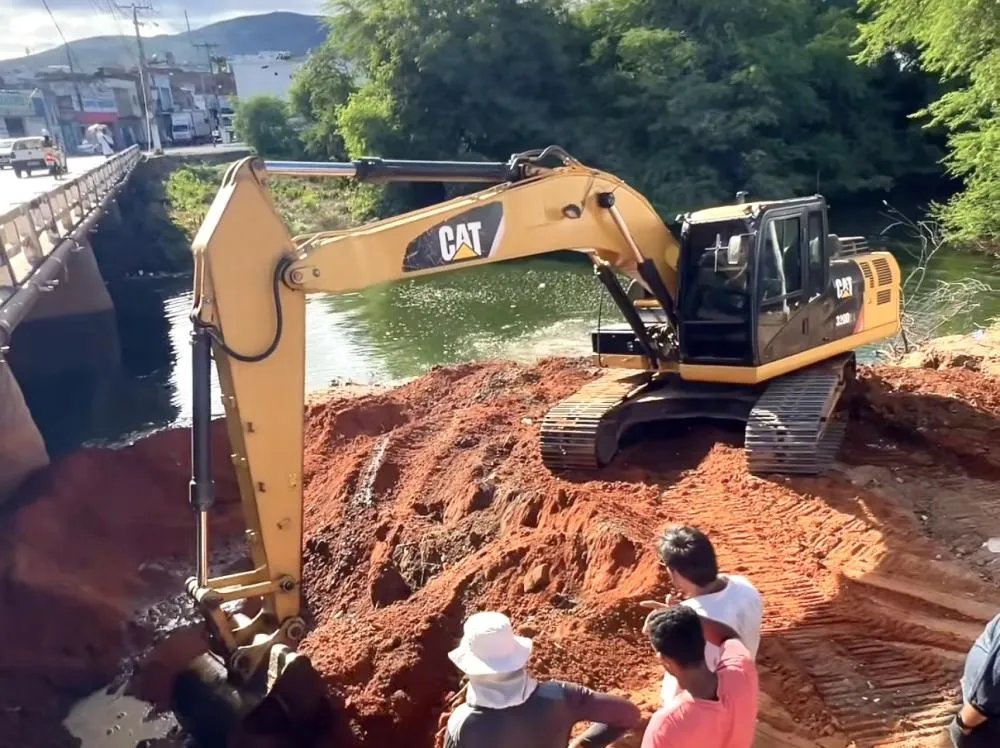 Gestão Fabrício Abrantes inicia requalificação da ponte que liga o centro de Brumado ao bairro São Félix