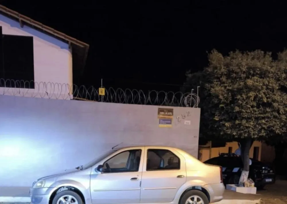 Veículo com restrição de roubo é apreendido pela CIPRv/Brumado em Rio do Antônio