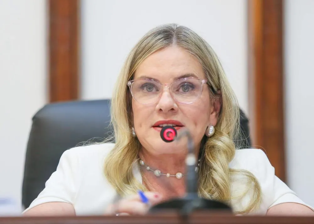 Ivana Bastos apresenta projeto de lei para garantir direito a cirurgia reparadora de mutilação mamária