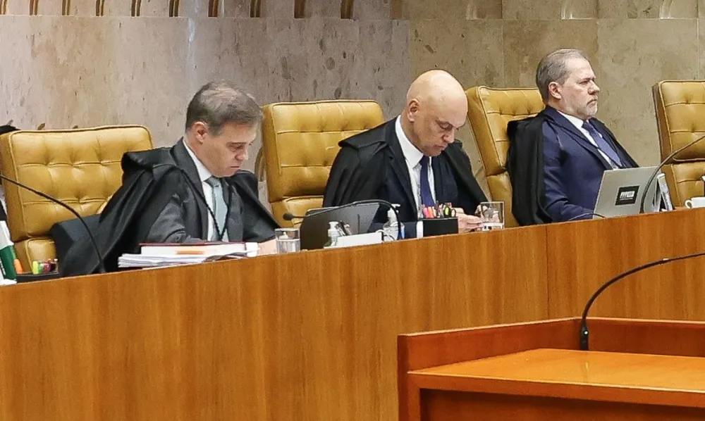 STF encerra sessão sem definir casos sobre Moraes e Mendonça