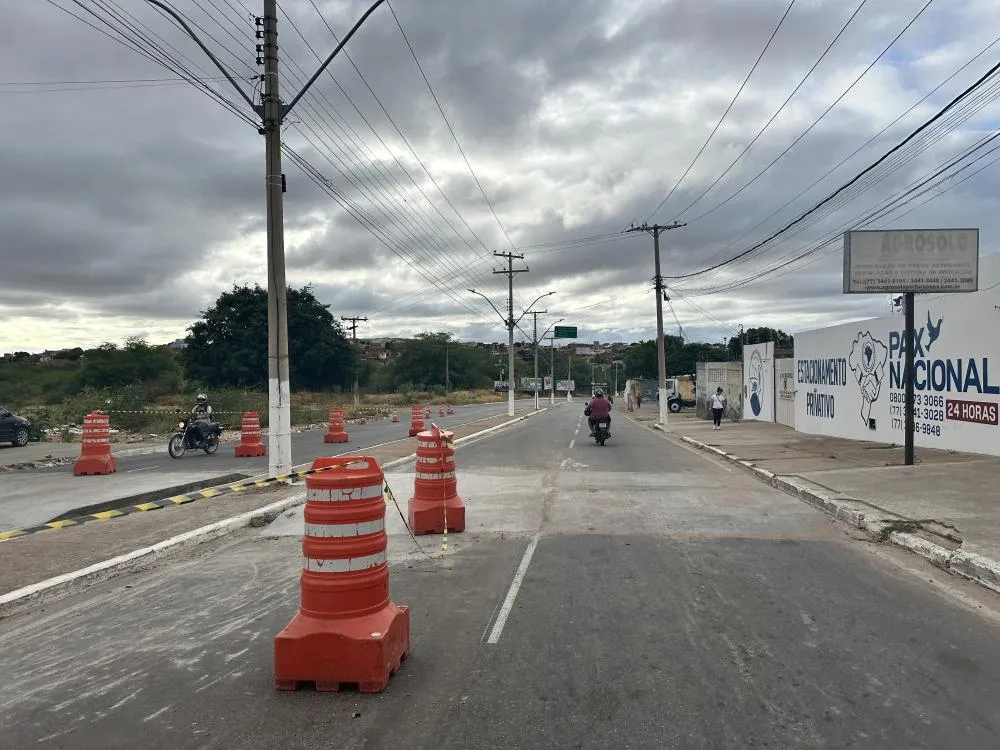 SMTT e Secretaria de Infraestrutura solicitam retirada de lombofaixa por riscos e propõem modernização do trânsito em Brumado