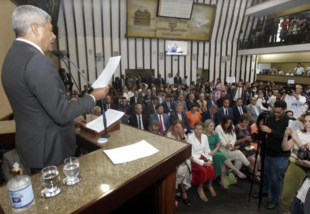 Governador Jerônimo Rodrigues leva mensagem de união para os parlamentares, em abertura dos trabalhos da Alba 