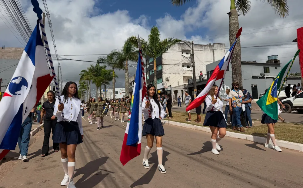 Desfile da Independência reúne escolas, fanfarras e manifestações culturais em Barra da Estiva