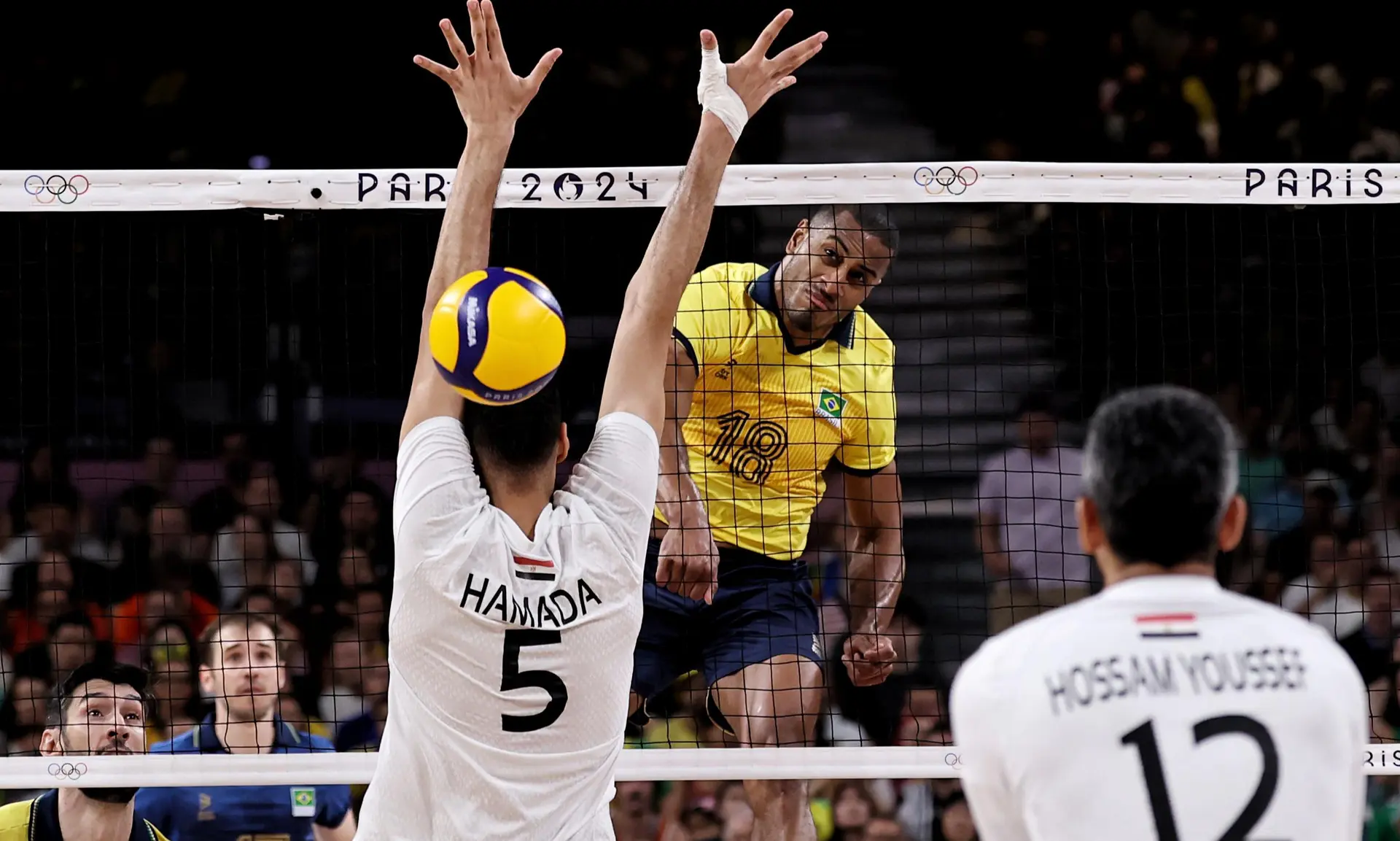 Brasil vence Egito e se classifica para as quartas de final no vôlei masculino