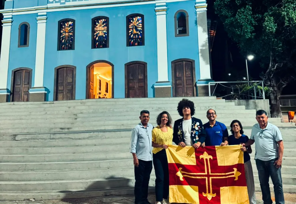 Rotary Club de Brumado homenageia jovem Raul Terra após intercâmbio na Índia