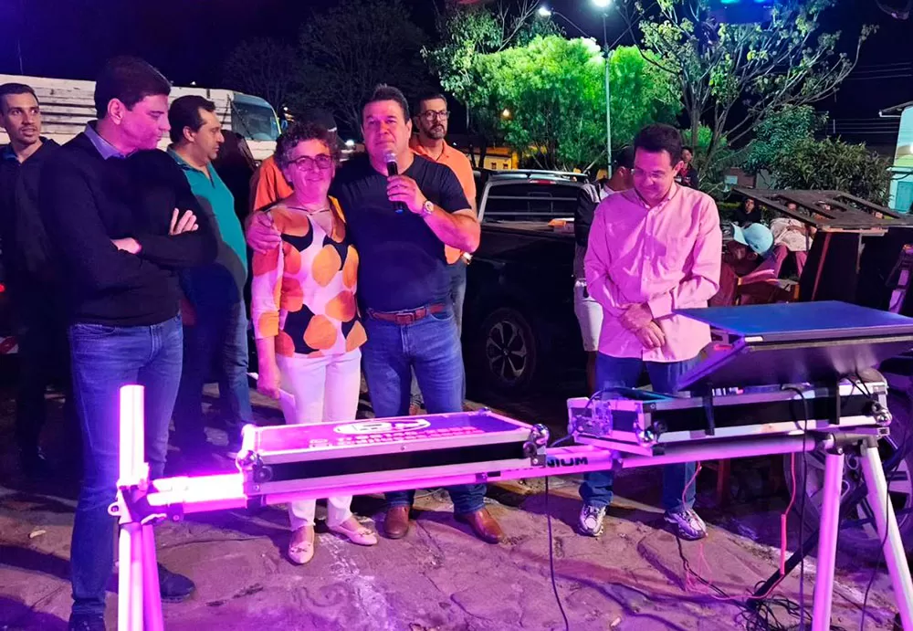 Deputado Estadual Marquinho Viana e autoridades inauguram quadra poliesportiva no distrito de Mato Grosso, em Rio de Contas