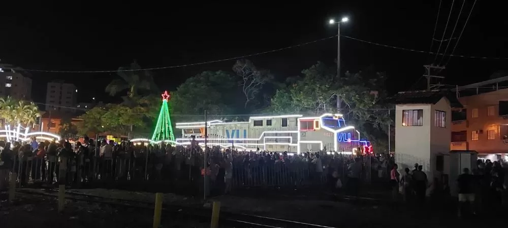 Trem natalino da VLI levará Papai Noel e Mamãe Noel para Licínio de Almeida e Brumado