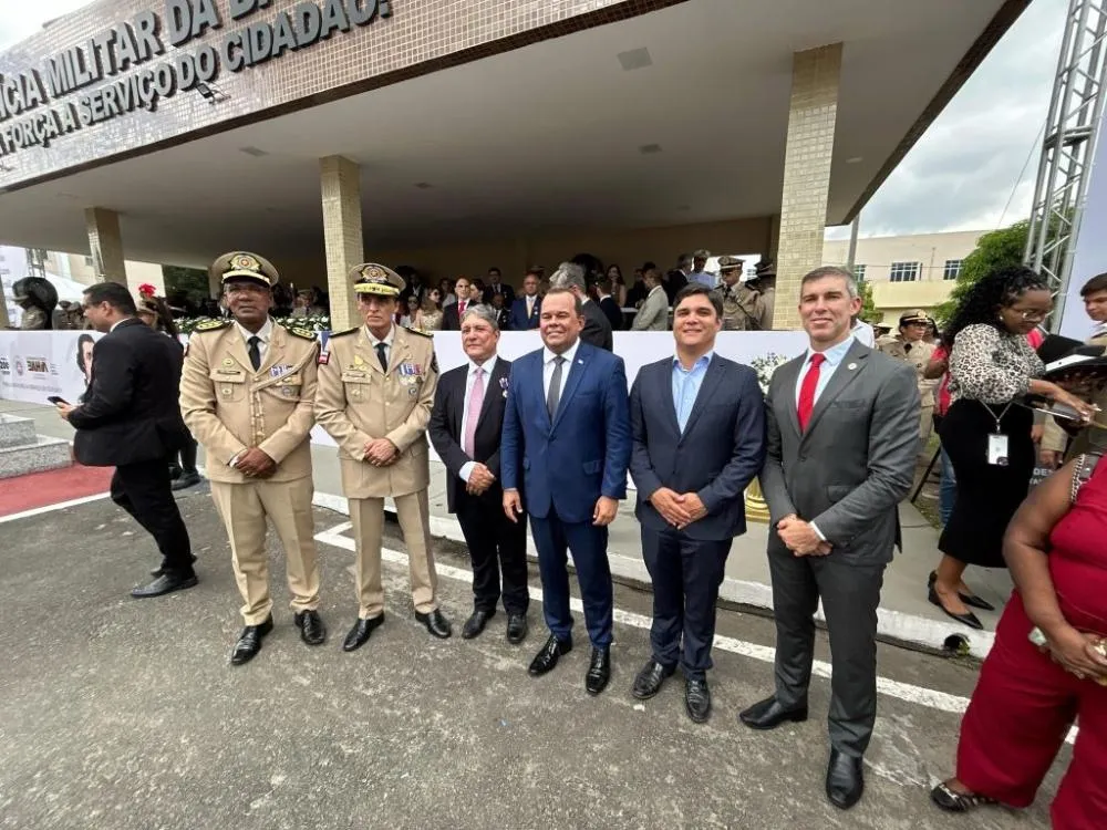 Conselheiro do TCE-BA, Brumadense João Bonfim é condecorado com a Medalha do Mérito Policial-Militar pela PM-BA