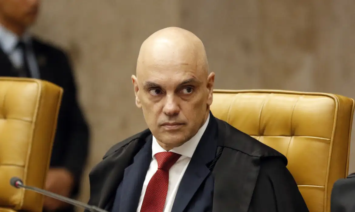 Alexandre de Moraes decide não prender Bolsonaro por descumprimento de cautelar