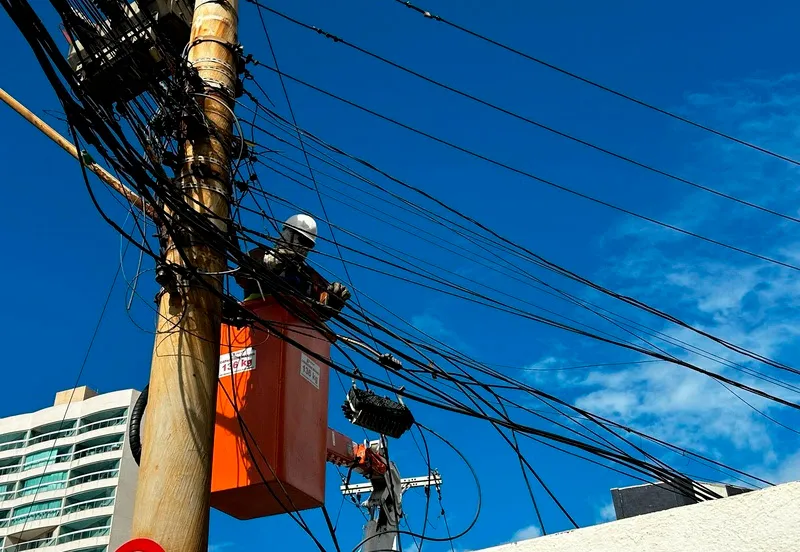 Operação Gatonet remove fiação irregular de postes em 23 municípios baianos