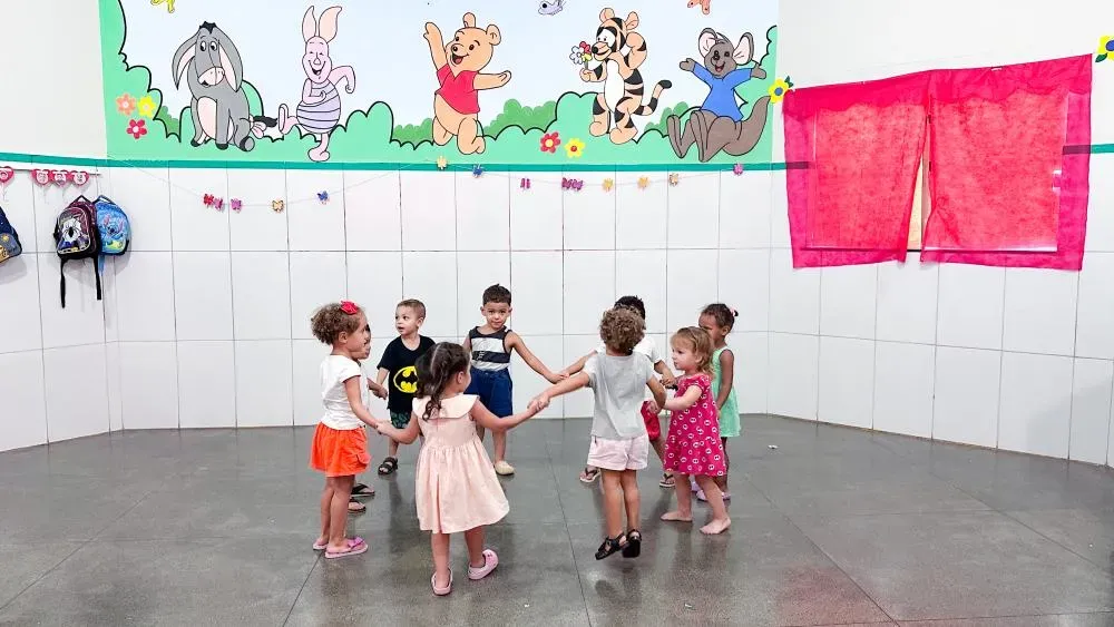 Berçários de toda a rede municipal de Brumado começaram a funcionar em tempo integral; município atende 178 crianças no berçário e 1.052 alunos nas creches