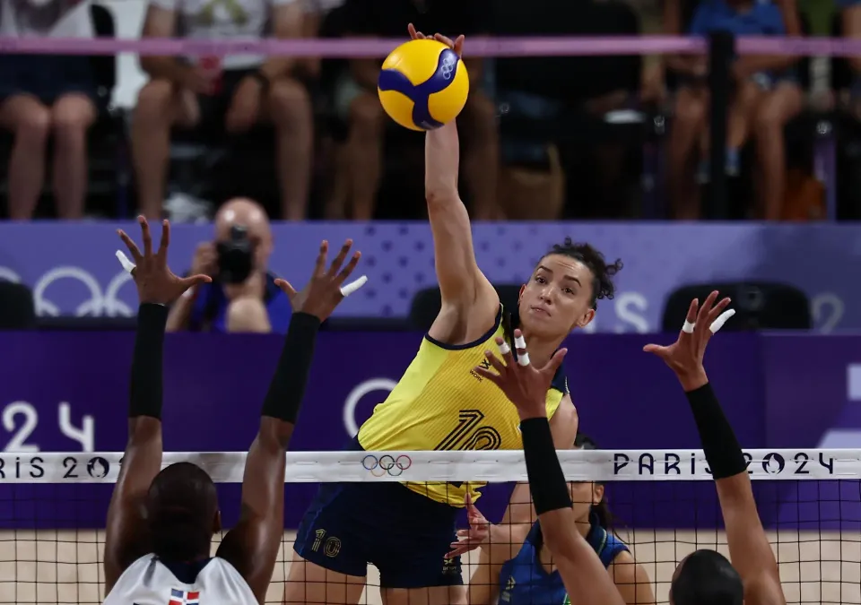 Brasil vence a República Dominicana e avança para a semifinal do vôlei feminino em Paris 2024