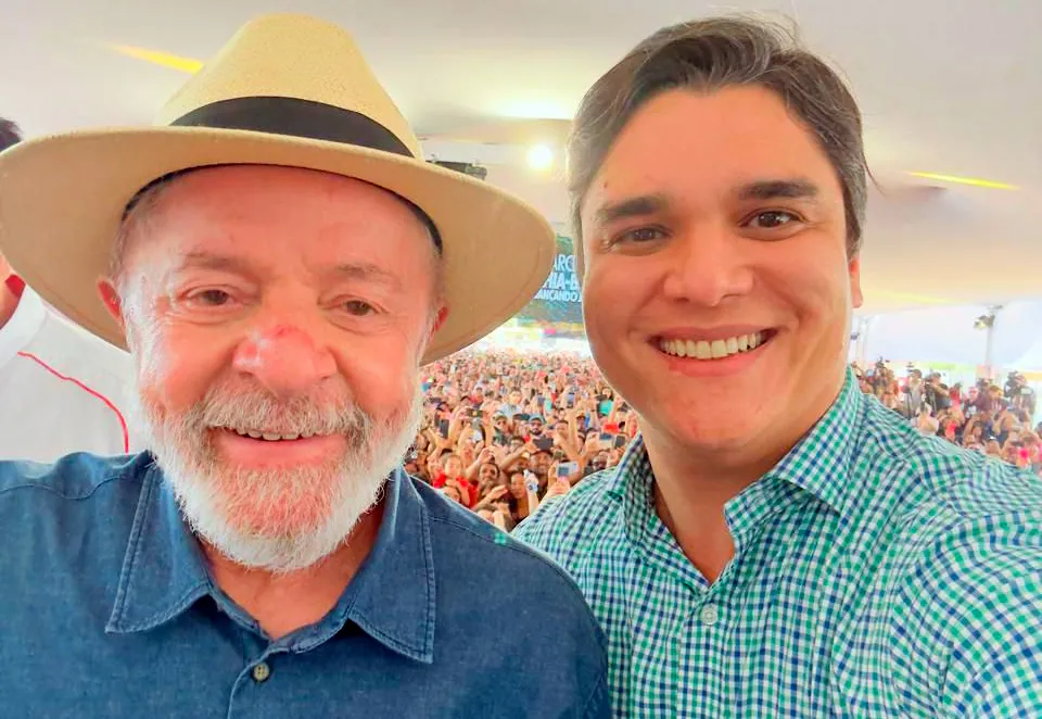 Deputado Vitor Bonfim participa de visita histórica de Lula a Paramirim